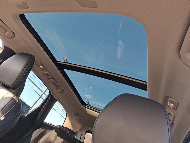 2023 Volvo XC60 Ultimate Bright Theme