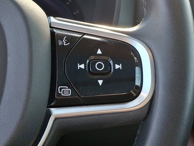 2023 Volvo XC60 Ultimate Bright Theme