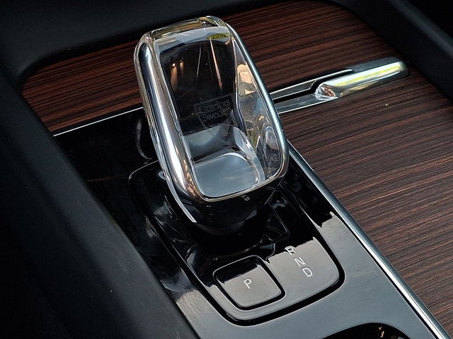 2023 Volvo XC60 Ultimate Bright Theme