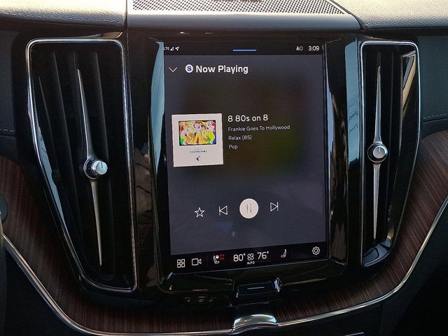 2023 Volvo XC60 Ultimate Bright Theme