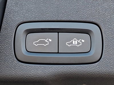 2023 Volvo XC60 Ultimate Bright Theme