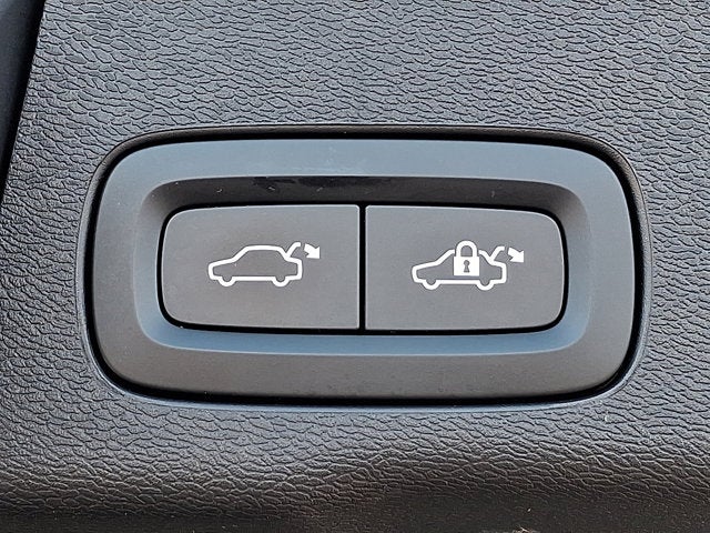 2023 Volvo XC60 Ultimate Bright Theme