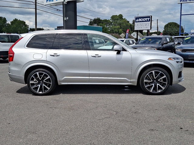 2021 Volvo XC90 Momentum