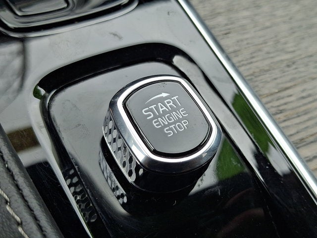 2023 Volvo XC90 Recharge Plug-In Hybrid Ultimate Bright Theme