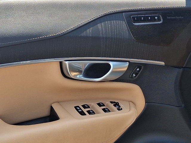 2024 Volvo XC90 Recharge Plug-In Hybrid Ultimate Bright Theme
