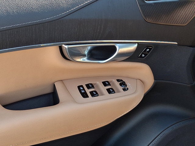 2024 Volvo XC90 Recharge Plug-In Hybrid Ultimate Bright Theme