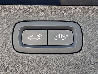 2024 Volvo XC90 Recharge Plug-In Hybrid Ultimate Bright Theme