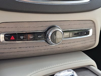2024 Volvo XC90 Recharge Plug-In Hybrid Ultimate Bright Theme