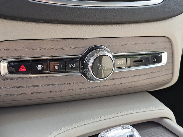 2024 Volvo XC90 Recharge Plug-In Hybrid Ultimate Bright Theme