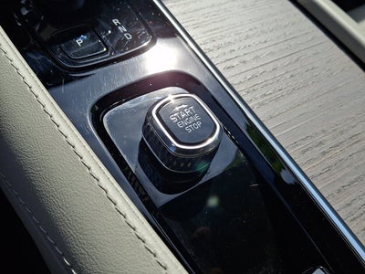 2024 Volvo XC90 Recharge Plug-In Hybrid Ultimate Bright Theme