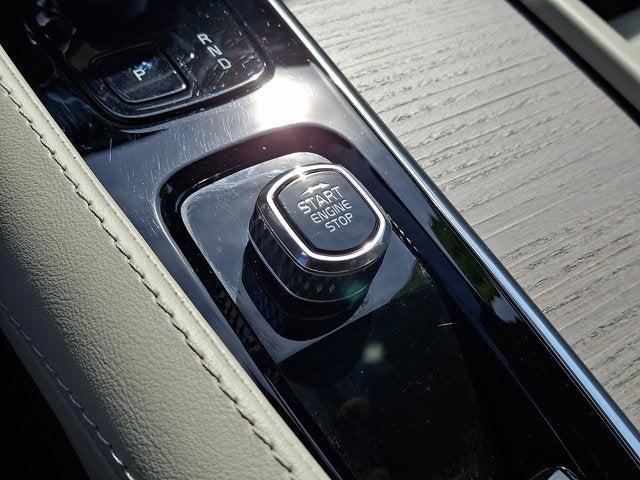 2024 Volvo XC90 Recharge Plug-In Hybrid Ultimate Bright Theme