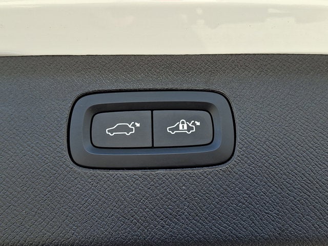 2024 Volvo XC90 Recharge Plug-In Hybrid Ultimate Bright Theme