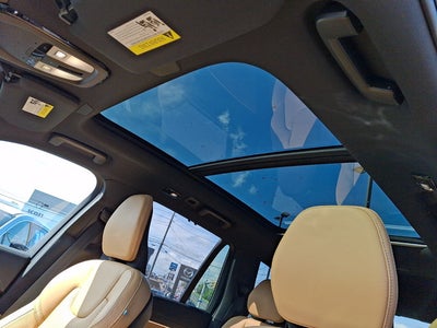 2024 Volvo XC90 Recharge Plug-In Hybrid Ultimate Bright Theme