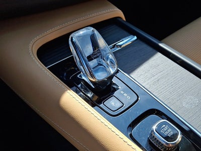 2024 Volvo XC90 Recharge Plug-In Hybrid Ultimate Bright Theme