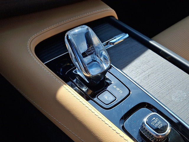2024 Volvo XC90 Recharge Plug-In Hybrid Ultimate Bright Theme