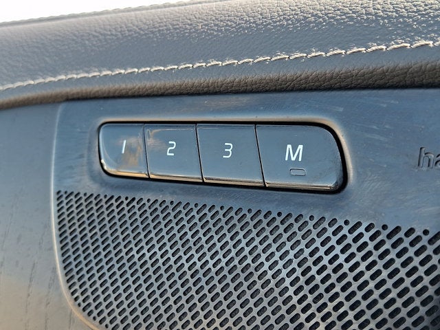 2024 Volvo XC90 Recharge Plug-In Hybrid Ultimate Bright Theme