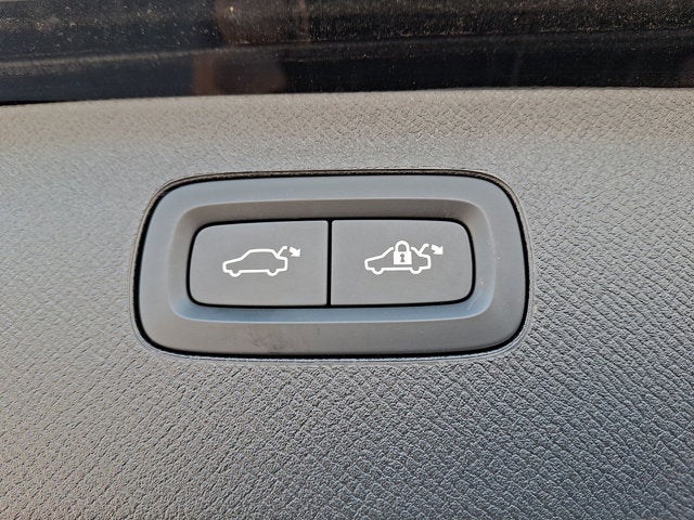 2024 Volvo XC90 Recharge Plug-In Hybrid Ultimate Bright Theme