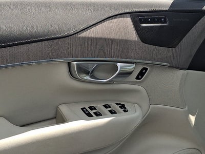 2024 Volvo XC90 Recharge Plug-In Hybrid Ultimate Bright Theme