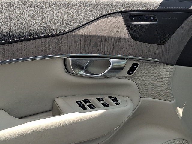 2024 Volvo XC90 Recharge Plug-In Hybrid Ultimate Bright Theme