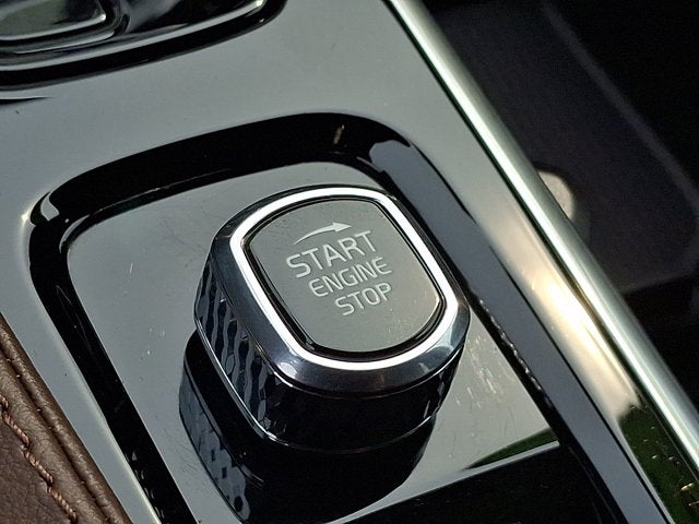2024 Volvo XC90 Recharge Plug-In Hybrid Ultimate Bright Theme