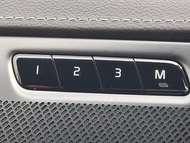 2024 Volvo XC90 Recharge Plug-In Hybrid Ultimate Bright Theme