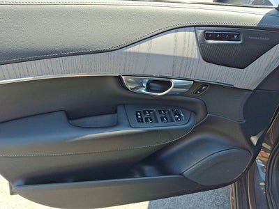 2024 Volvo XC90 Recharge Plug-In Hybrid Ultimate Bright Theme