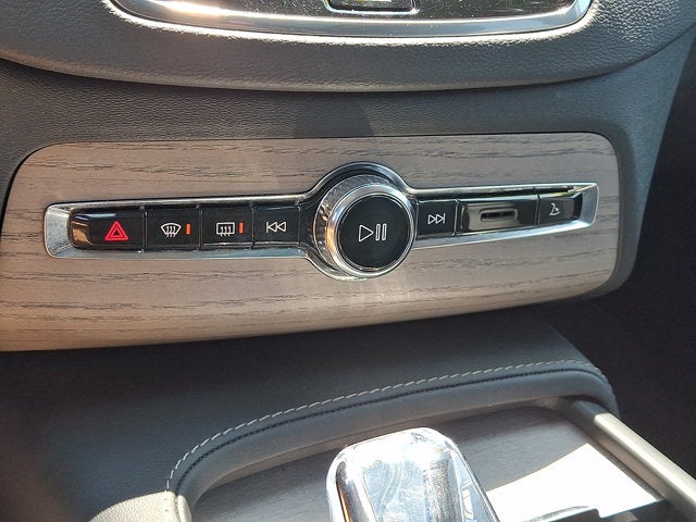 2024 Volvo XC90 Recharge Plug-In Hybrid Ultimate Bright Theme