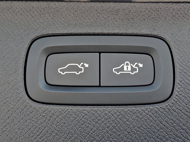 2024 Volvo XC90 Recharge Plug-In Hybrid Ultimate Bright Theme