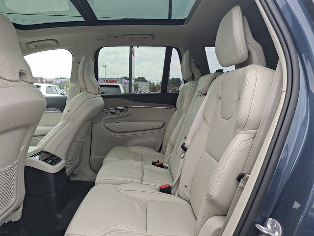 2023 Volvo XC90 Recharge Plug-In Hybrid Ultimate Dark Theme