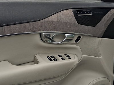 2023 Volvo XC90 Recharge Plug-In Hybrid Ultimate Dark Theme