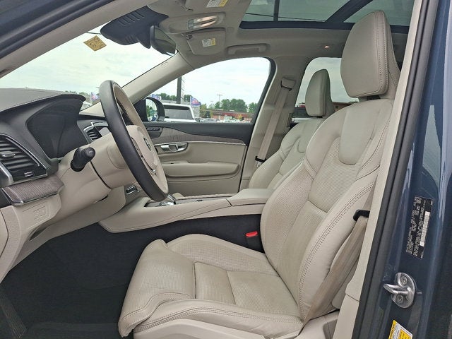 2023 Volvo XC90 Recharge Plug-In Hybrid Ultimate Dark Theme