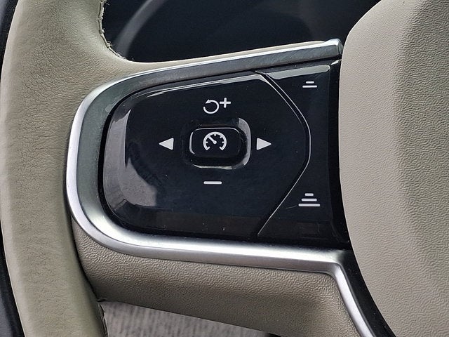 2023 Volvo XC90 Recharge Plug-In Hybrid Ultimate Dark Theme