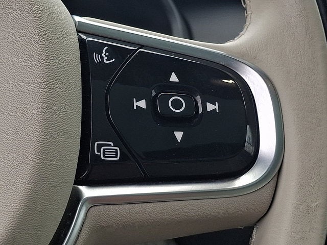 2023 Volvo XC90 Recharge Plug-In Hybrid Ultimate Dark Theme
