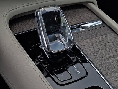 2023 Volvo XC90 Recharge Plug-In Hybrid Ultimate Dark Theme