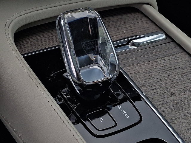 2023 Volvo XC90 Recharge Plug-In Hybrid Ultimate Dark Theme