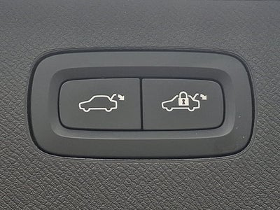 2023 Volvo XC90 Recharge Plug-In Hybrid Ultimate Dark Theme