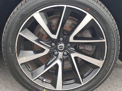 2023 Volvo XC90 Recharge Plug-In Hybrid Ultimate Dark Theme
