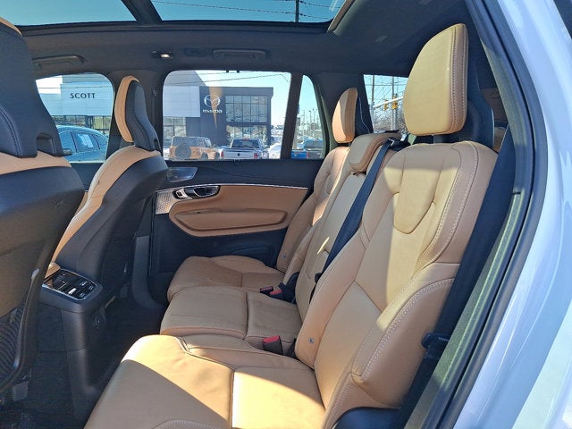 2023 Volvo XC90 Recharge Plug-In Hybrid Ultimate Dark Theme