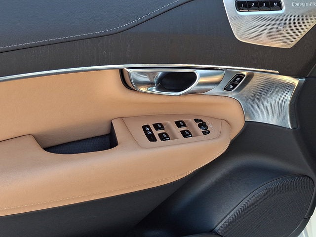 2023 Volvo XC90 Recharge Plug-In Hybrid Ultimate Dark Theme