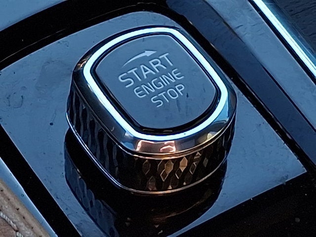 2023 Volvo XC90 Recharge Plug-In Hybrid Ultimate Dark Theme