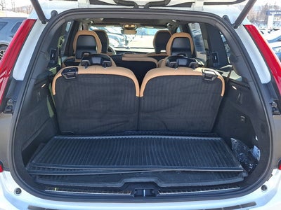 2023 Volvo XC90 Recharge Plug-In Hybrid Ultimate Dark Theme