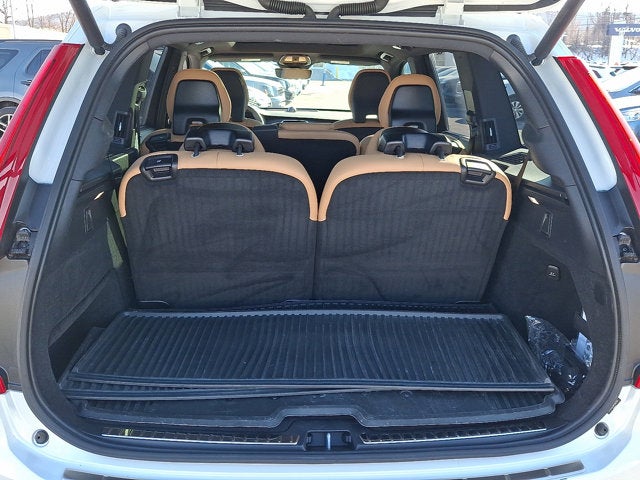 2023 Volvo XC90 Recharge Plug-In Hybrid Ultimate Dark Theme