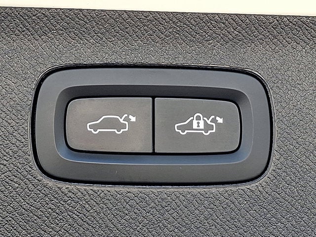 2023 Volvo XC90 Recharge Plug-In Hybrid Ultimate Dark Theme