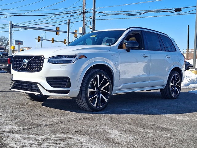 2023 Volvo XC90 Recharge Plug-In Hybrid Ultimate Dark Theme