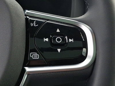 2024 Volvo XC60 Recharge Plug-In Hybrid Ultimate Dark Theme