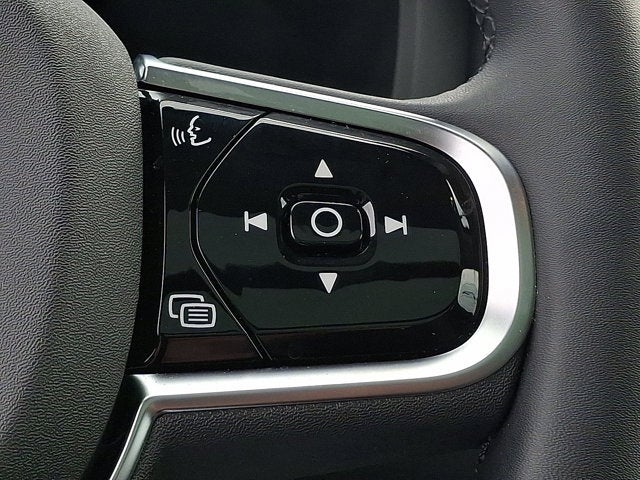 2024 Volvo XC60 Recharge Plug-In Hybrid Ultimate Dark Theme