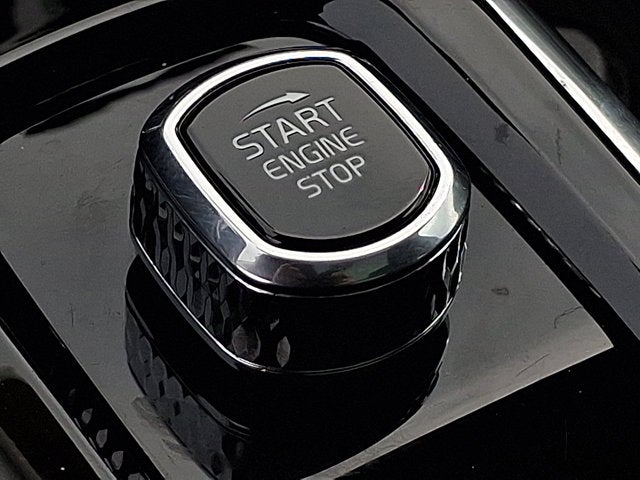 2024 Volvo XC60 Recharge Plug-In Hybrid Ultimate Dark Theme
