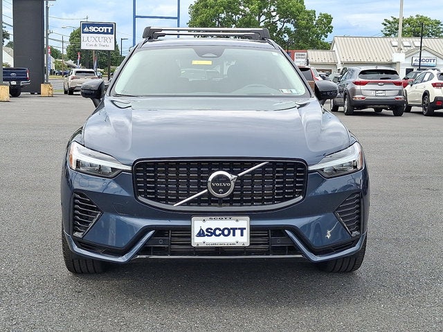 2024 Volvo XC60 Recharge Plug-In Hybrid Ultimate Dark Theme