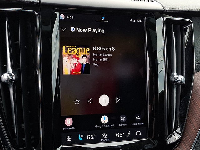 2024 Volvo XC60 Recharge Plug-In Hybrid Ultimate Dark Theme