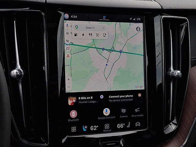 2024 Volvo XC60 Recharge Plug-In Hybrid Ultimate Dark Theme